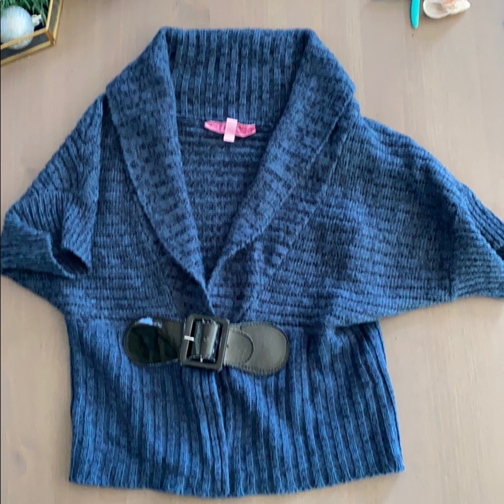 Women’s crop top sweater with belt and cowl neck